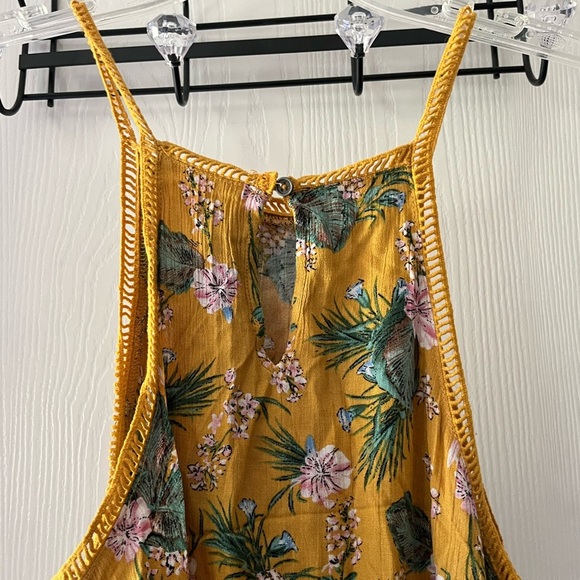 Doe & Rae Yellow Floral Asymmetrical Tank Top - Picture 5 of 8